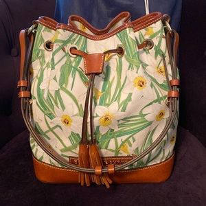 Dooney and Bourke bucket